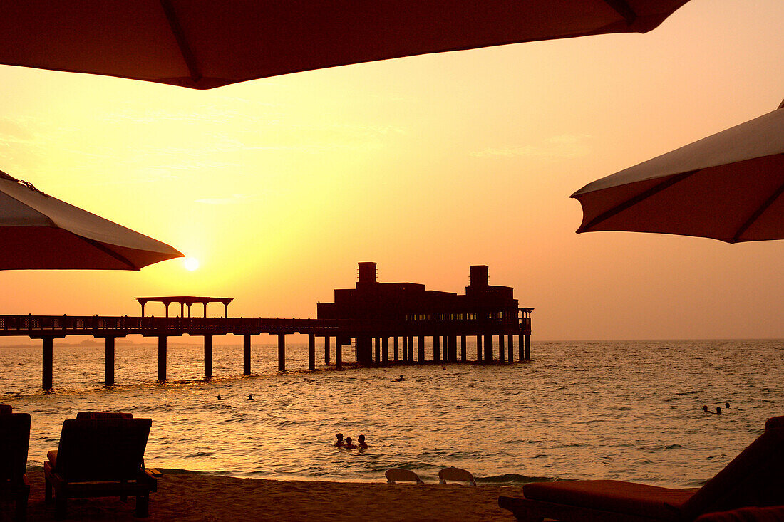 People bathing, view at Al Qasr Hotel Pier Restaurant in the evening, Dubai, United Arab Emirates, UAE