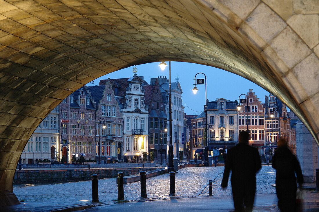 Altstadt von Gent bei Nacht, Flandern, Belgien