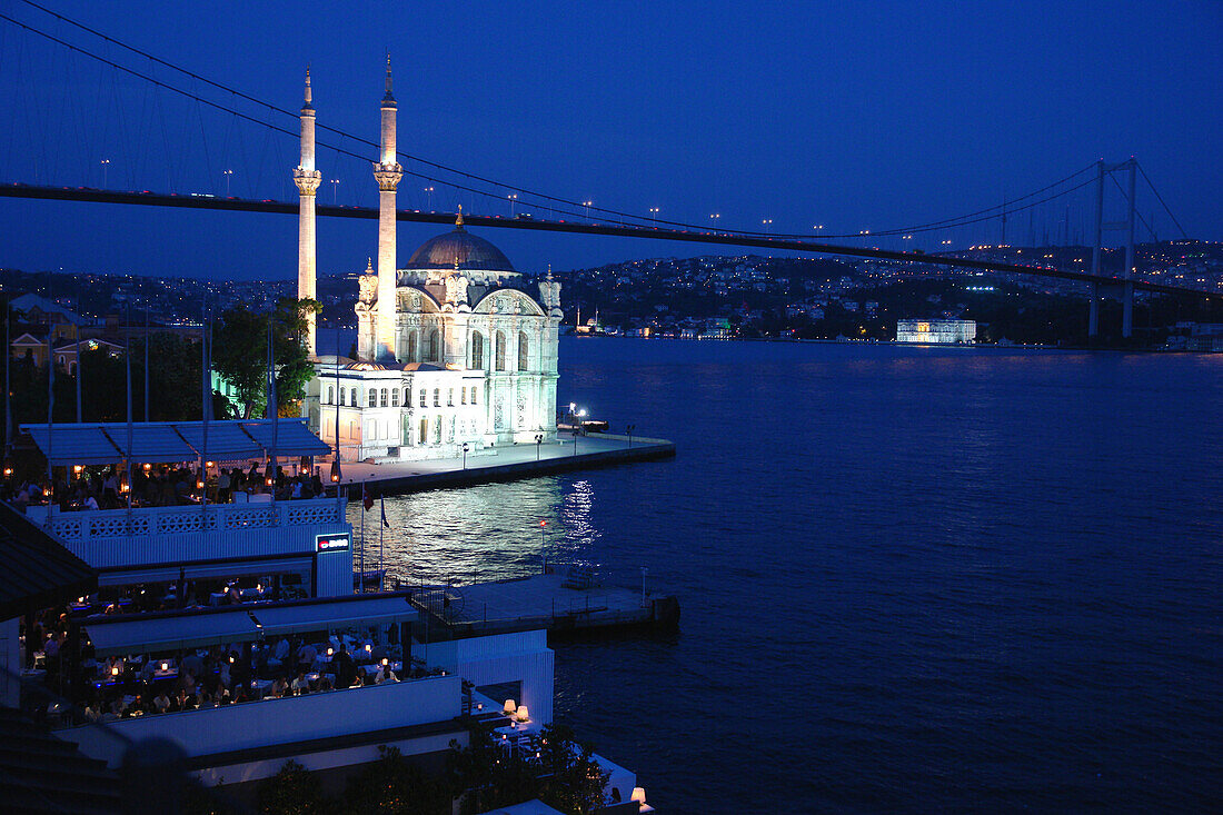 Ortakoey Camii, Bospurus, Istanbul, Turkey