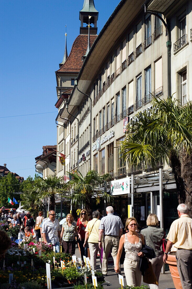 Leute beim Einkaufen, Bärenplatz, Altstadt, Bern, Schweiz