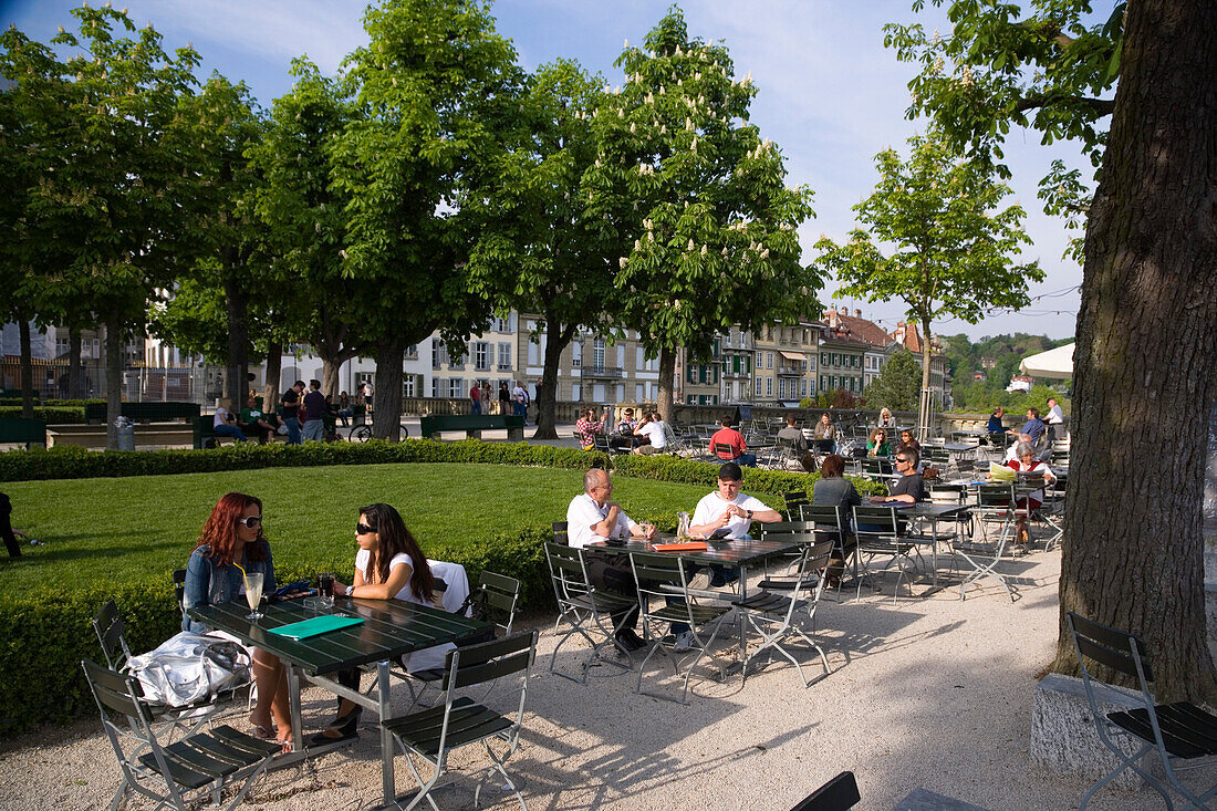 Leute im Café, Münster Plattform, Terrasse, Pfalz, Münster Platz, Altstadt, Bern, Schweiz