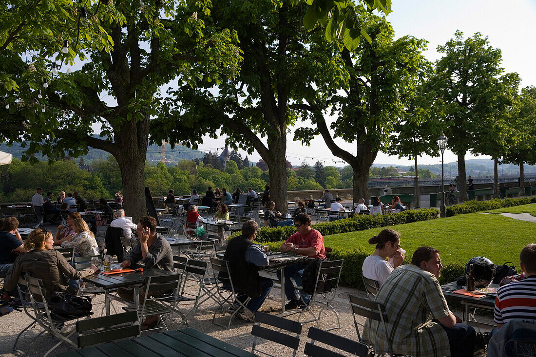 Leute im Café, Münster Plattform, Terrasse, Pfalz, Münster Platz, Altstadt, Bern, Schweiz