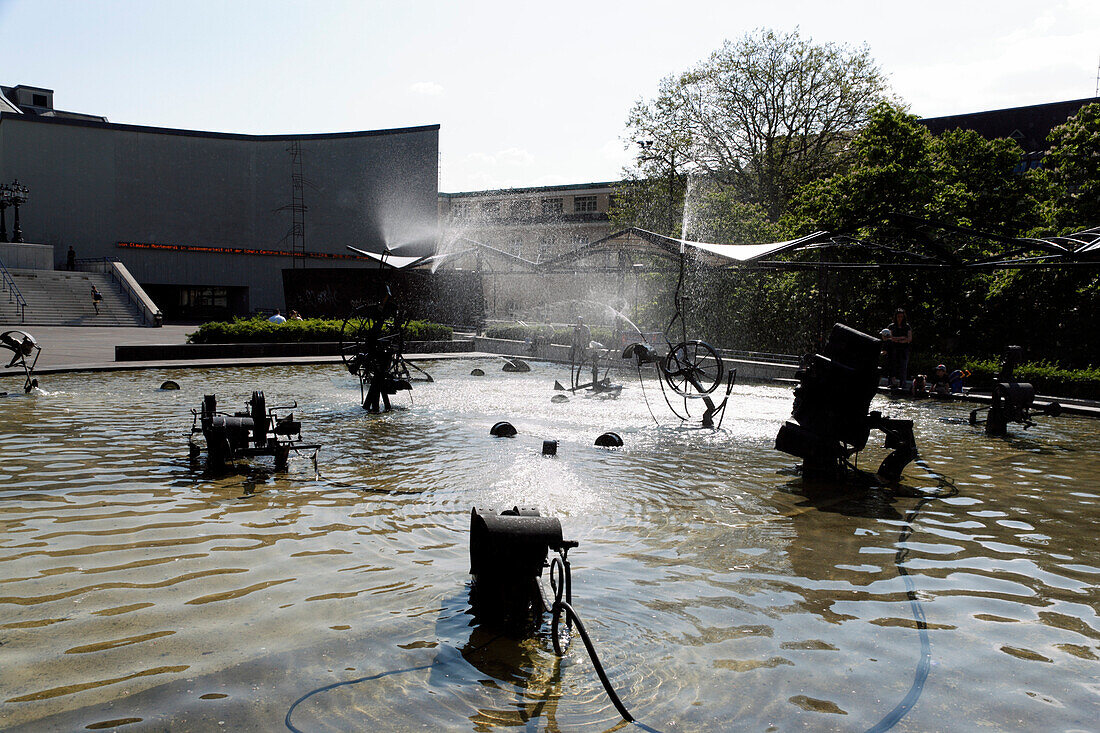 Jean Tinguely Brunnen, Theaterplatz, Basel, Schweiz