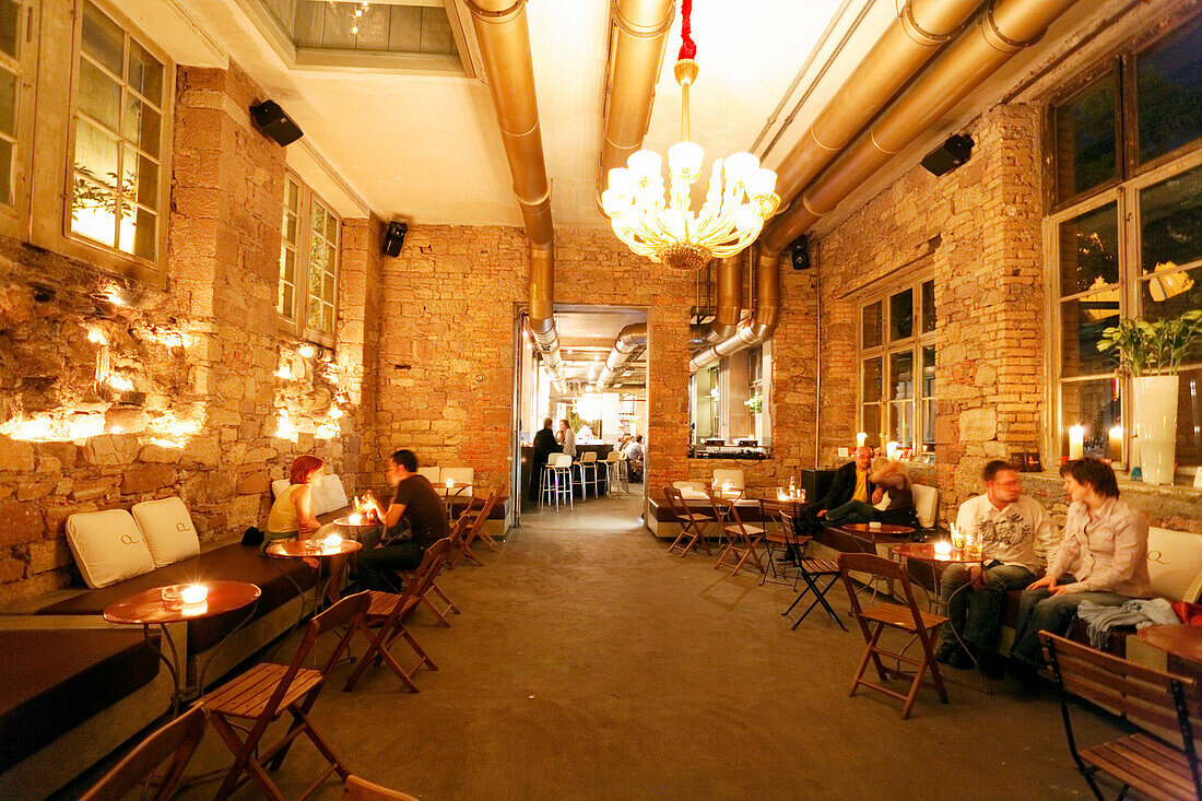 Leute im Acqua Lounge, Restaurant, Nachtleben, Basel, Schweiz