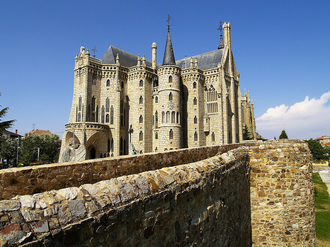 Bishop s Palace by Gaudí (1887-1893), Astorga. León province, Castilla-León, Spain