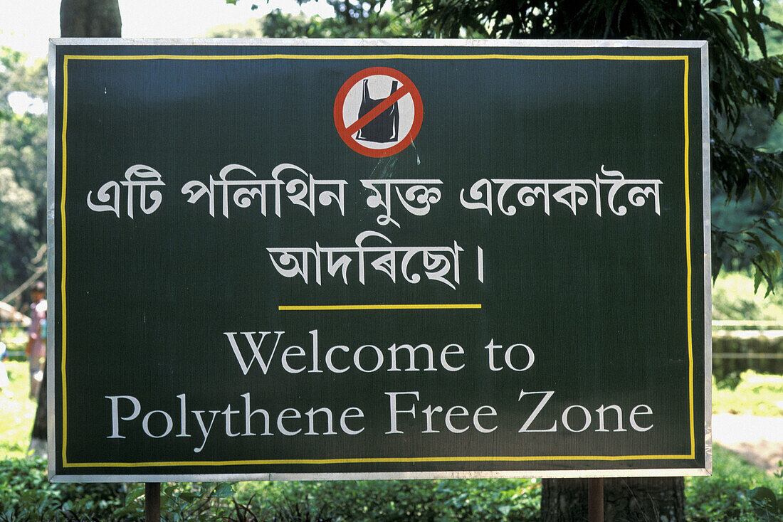 Sign plastics bags forbidden in the zoo of Gauwahati (Gauhati). Assam. India