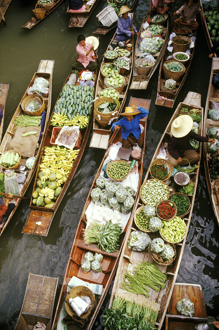 Floating Market in Damnoen Saduak, Thailand, South East Asia