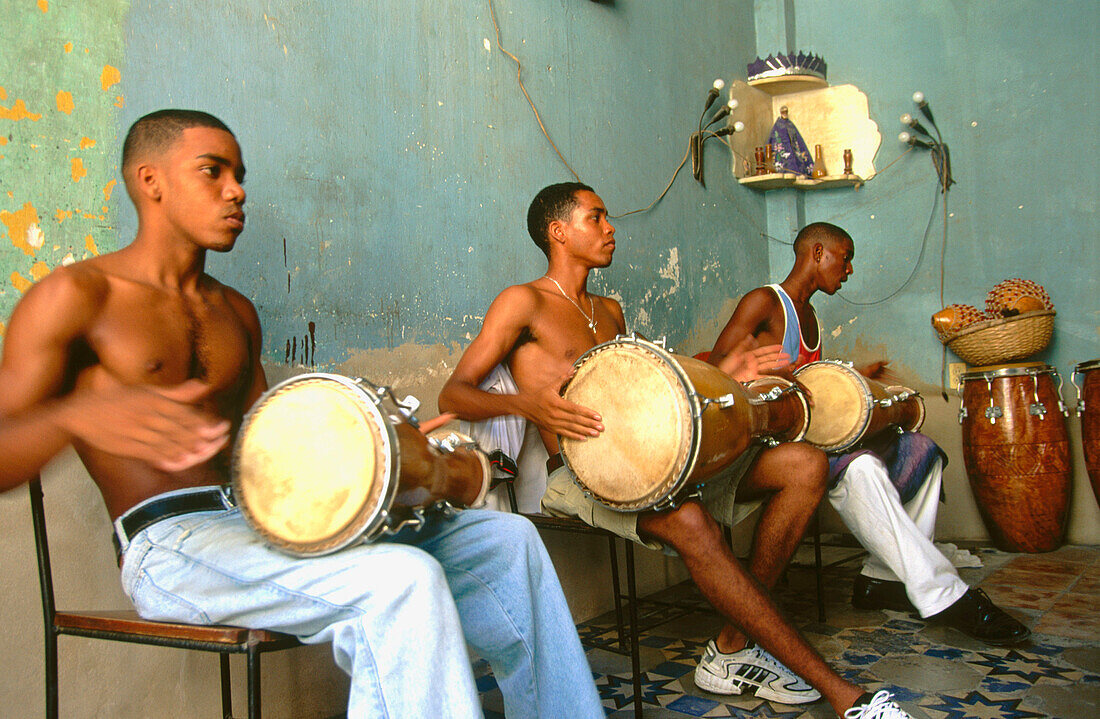 Man playing drums in La Habana. Cuba