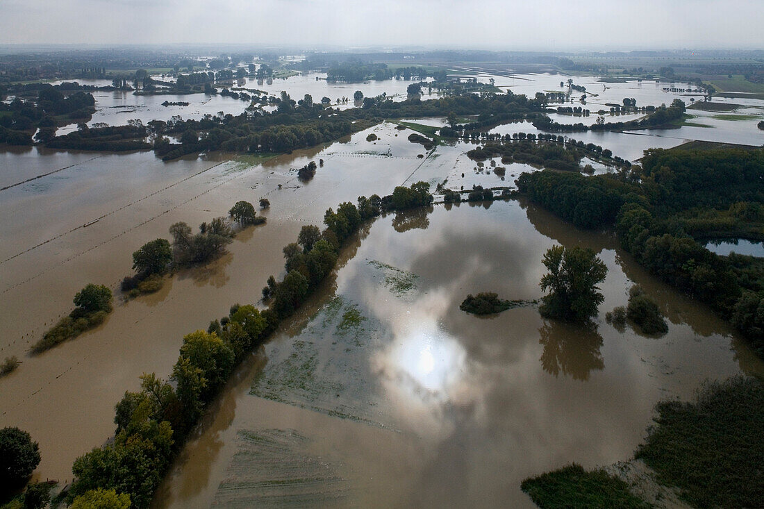 Hochwasser der Leine, bei Hannover, Niedersachsen, Deutschland