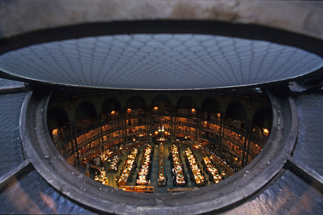 Blick durch Lüftungsklappe in den Zeitschriftensaal der Bibliotheque Nationale de France, 2. Arrondissement, Paris, Frankreich, Europa