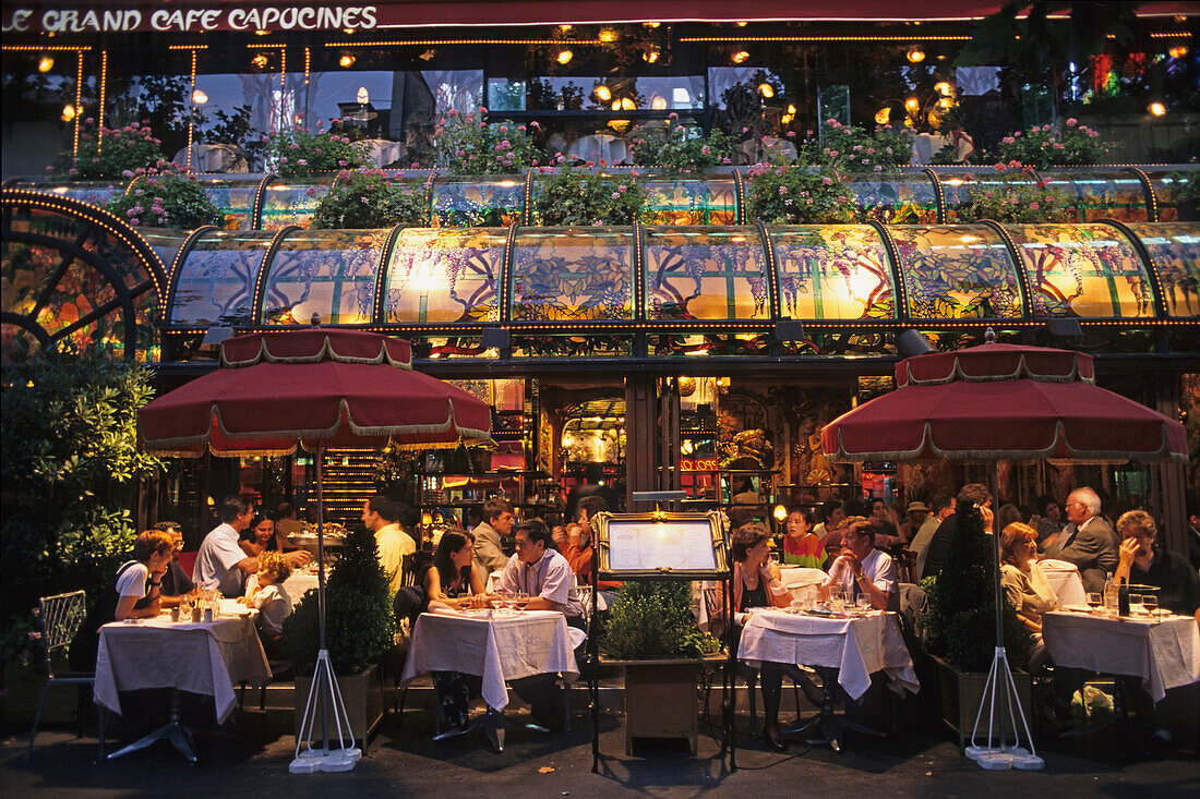 Grand Café Capucines im Abendlicht, Brasserie, 9. Arrondissement, Paris, Frankreich