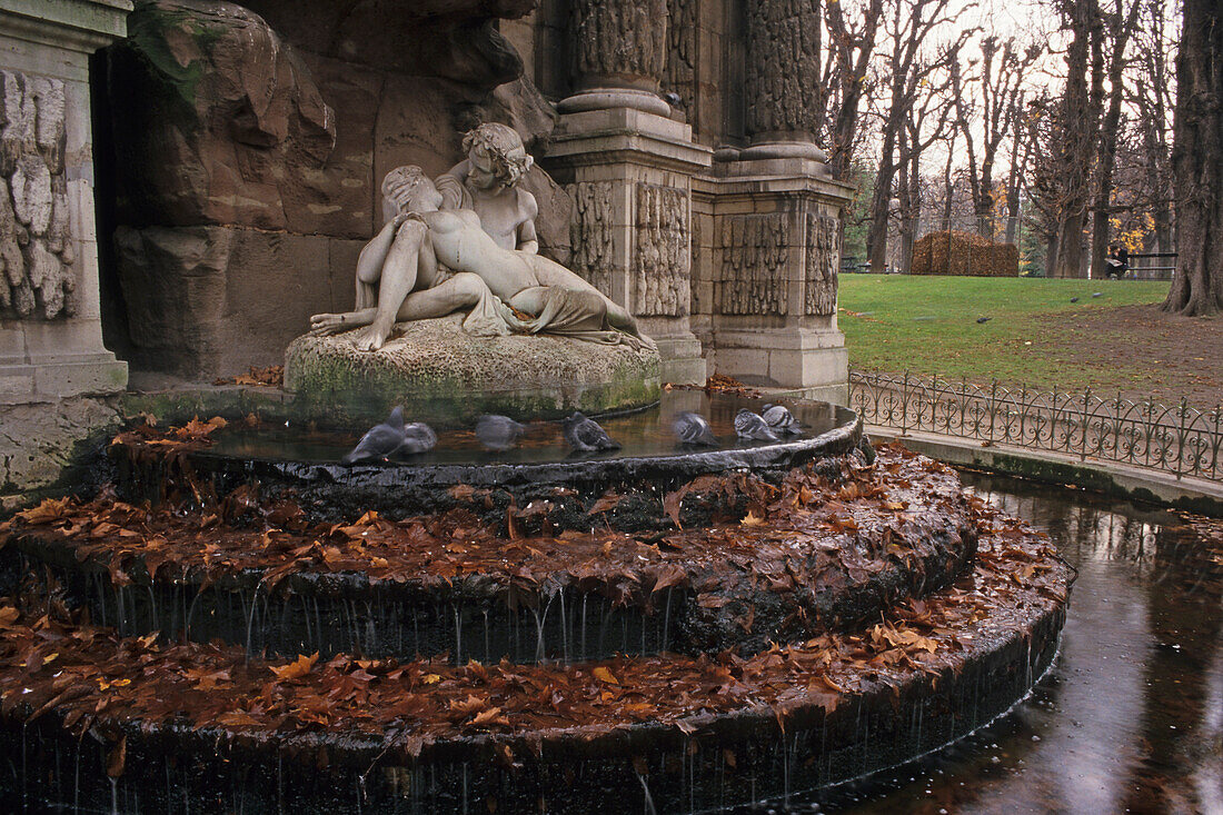 Fontaine Medici, Jardin du Luxembourg, largest public park in Paris, 6e Arrondissement, Paris France