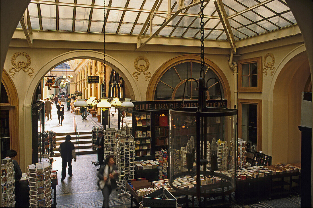 Blick in die Galerie Vivienne, Glasdach im Empire Stil unter Denkmalschutz, 1826, rue des Petits Champs, rue Vivienne, 1. Arrondissement, Paris, Frankreich, Europa