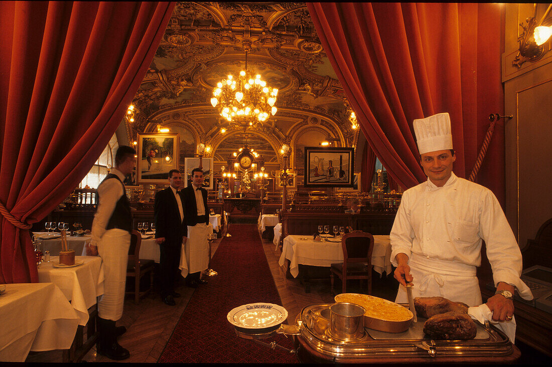 Cook and waiters at the restaurant Le Train Bleu, built for the 1900 World Exposition, 12. Arrondissement, Paris, France, Europe