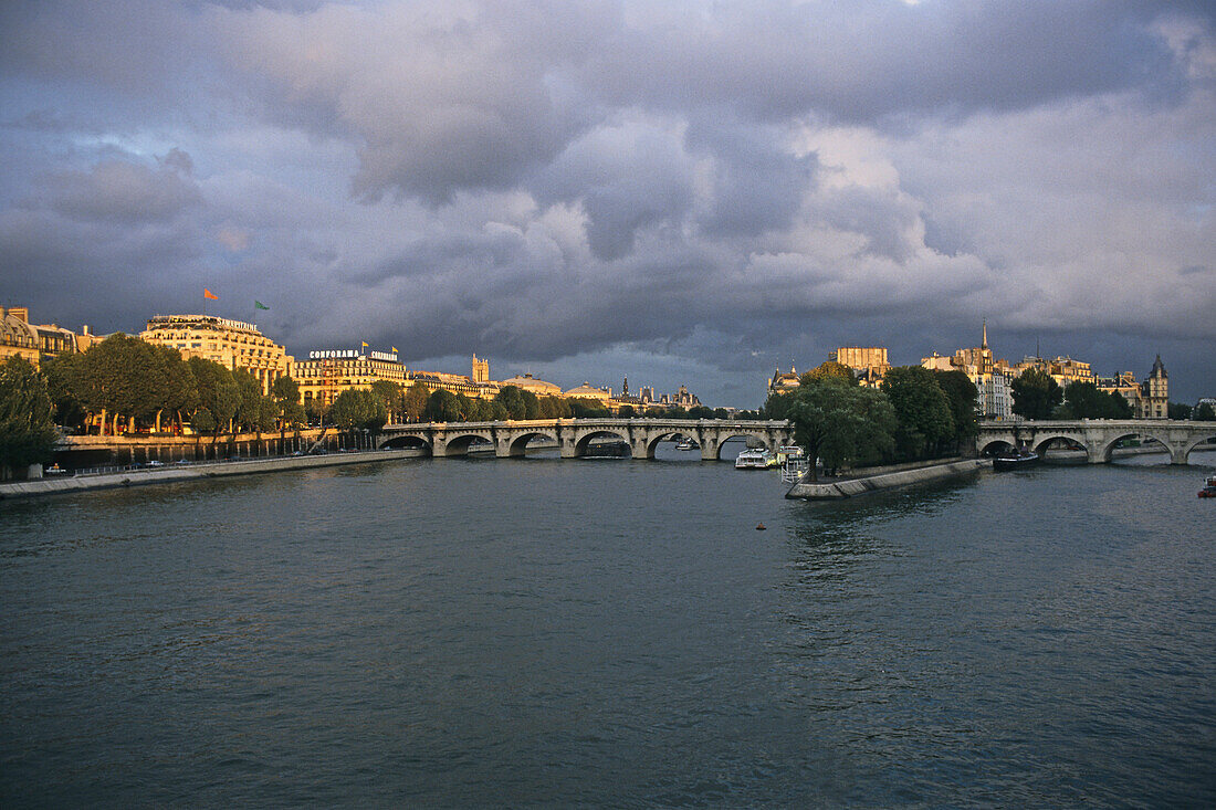 Pont Neuf, arch bridge to the Ile de la Cité, 1. Arrondissement, Paris, France, Europe