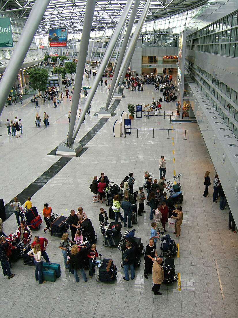 Düsseldorf Flughafen Abflughalle Check In