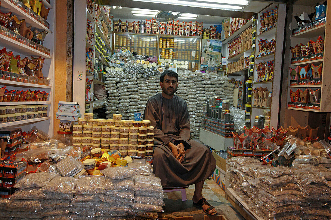 Oman Muskat Mutrah Souk Lebensmittel Händler