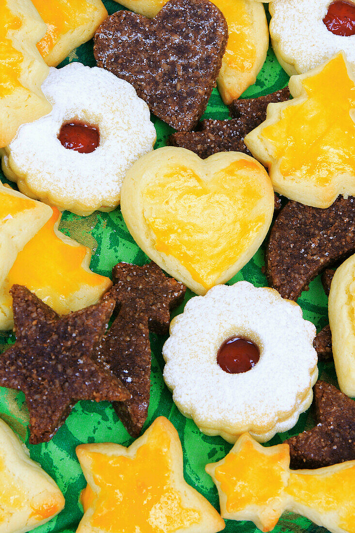 Christmas cookies, traditional swiss christmas cookies, traditional swiss christmas biscuits