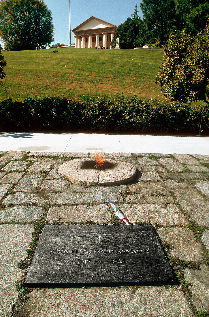 J.F. Kennedy Gravesite and Tomb of the Unknown Soldier in background. National Cemetery. Virginia, USA