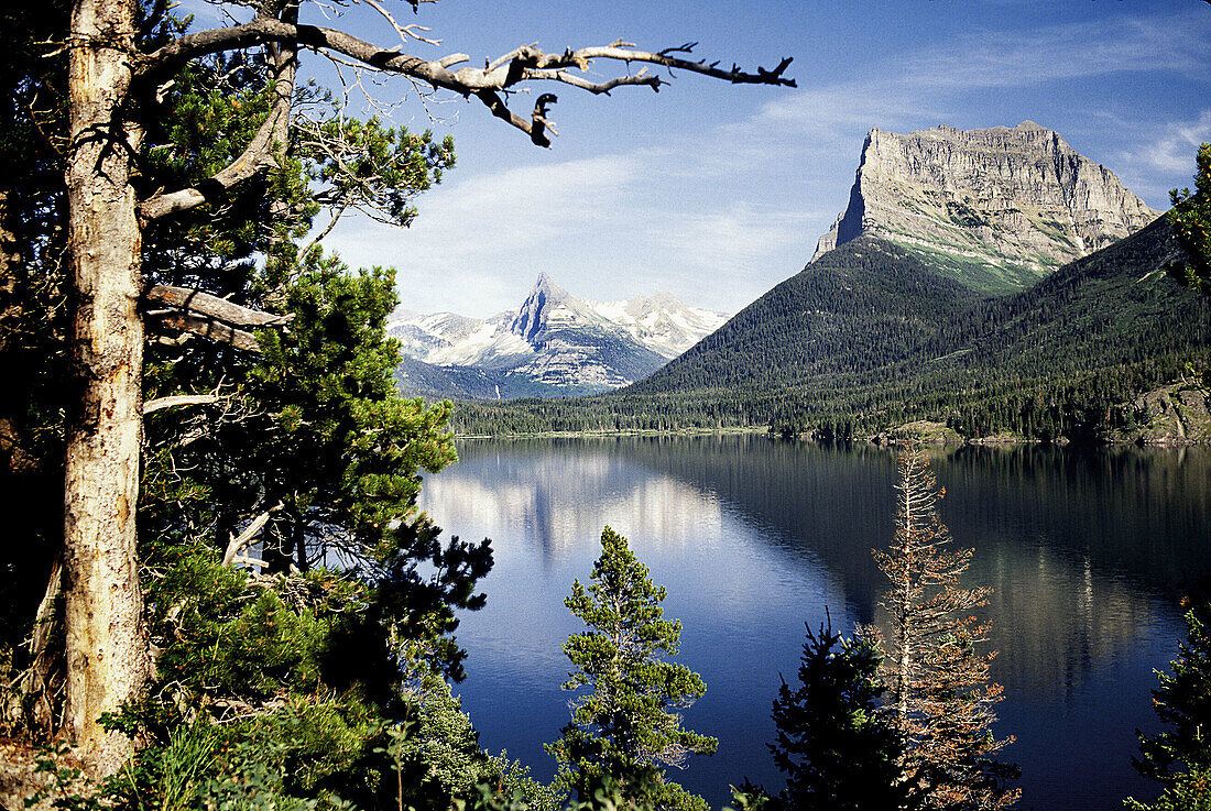 Sun Point View of Saint Mary s Lake, Glacier Natural Park. Montana, USA