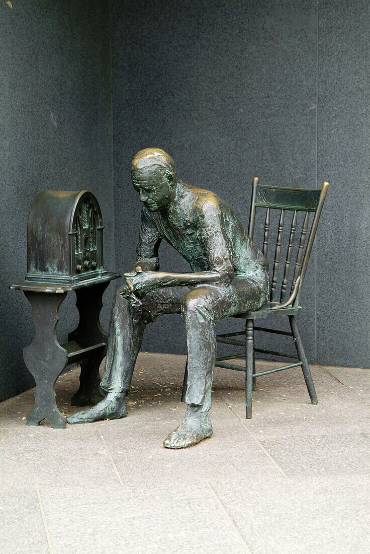 The Fireside Chat, sculpture by George Segal. Franklin D. Roosevelt Memorial. Washington D.C. USA