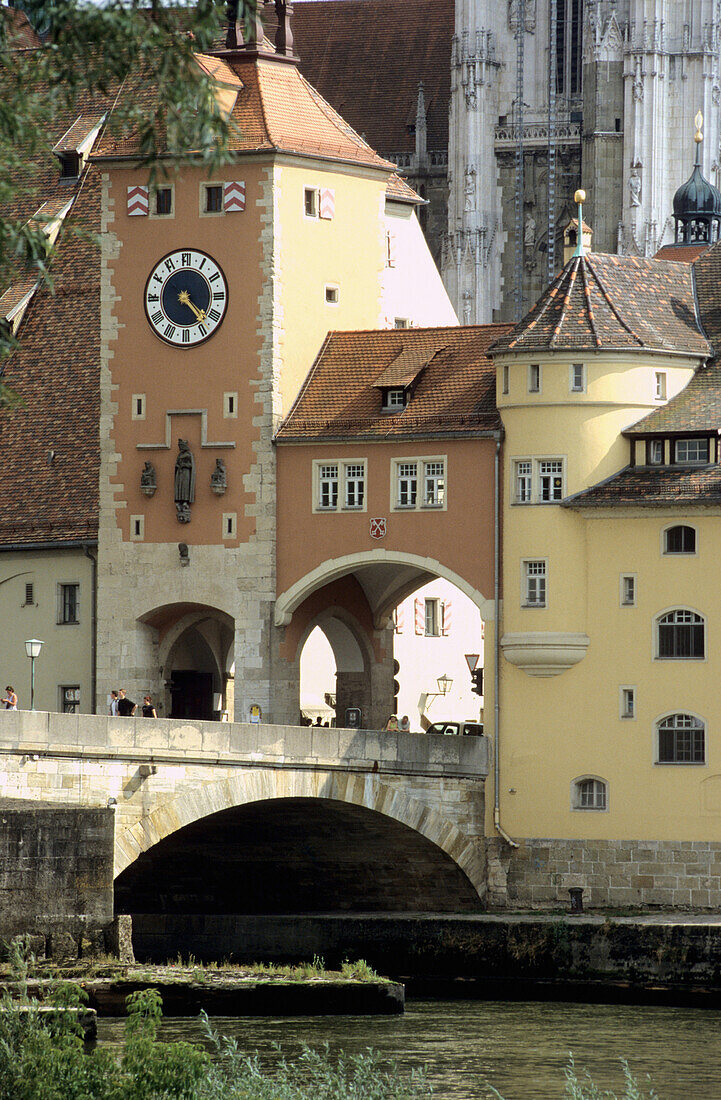 Steinerne Brücke mit Brückenturm, Regensburg, Bayern, Deutschland