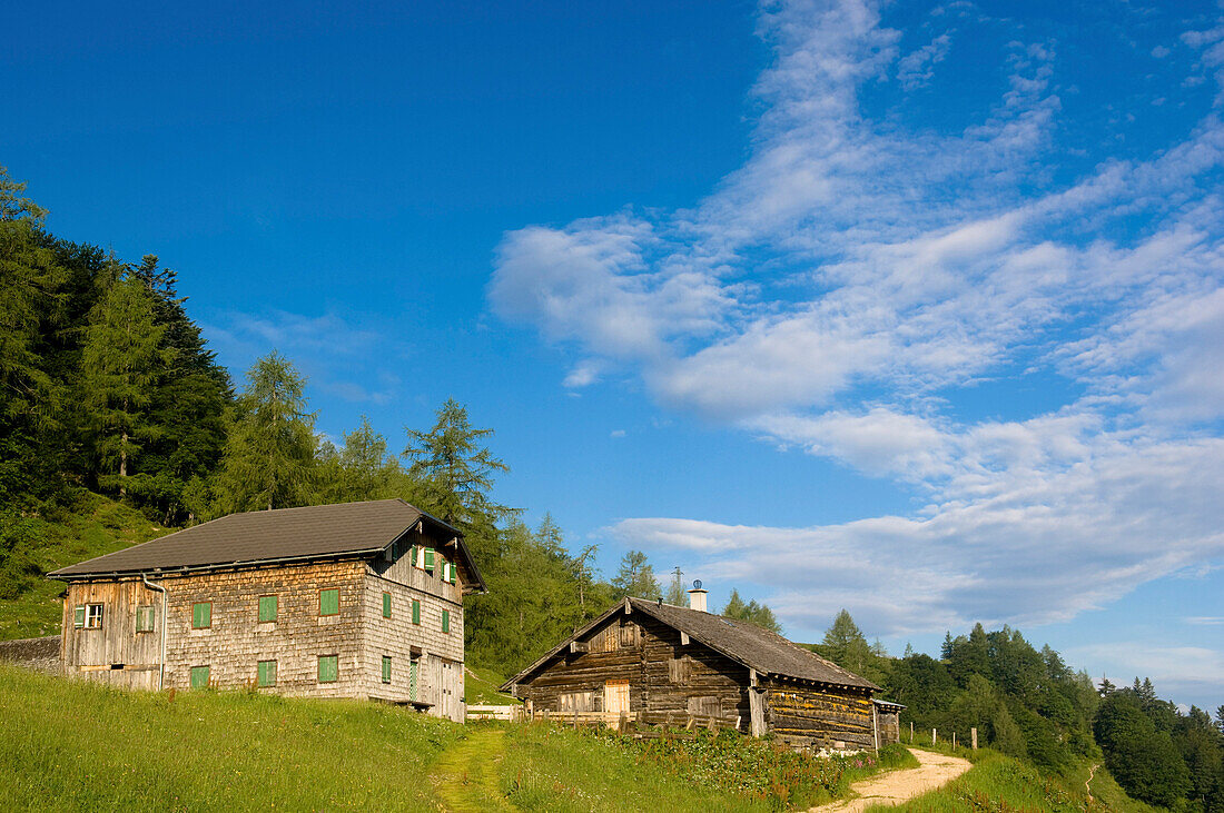 Gebirgslandschaft mit Almhütte, Hütte, Niedere Zwieselalm, Gosau, Oberösterreich, Österreich