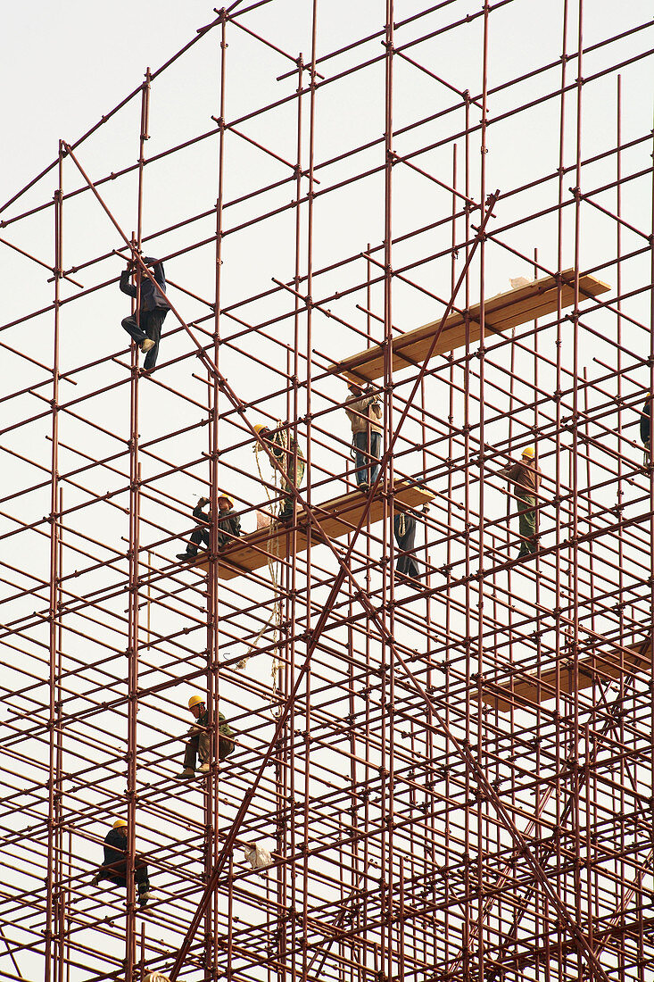 Adult, Adults, Color, Colour, Construction, Daytime, Exterior, Full-body, Full-length, Hazardous, Height, Human, Outdoor, Outdoors, Outside, People, Person, Persons, Risky, Scaffold, Scaffolding, Structure, Structures, Tall, Work, Worker, Workers, Working