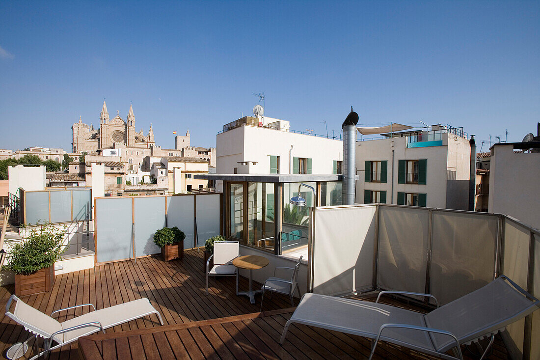 Private Terrasse einer Suite im Hotel Tres, Palma, Mallorca, Balearen, Spanien, Europa