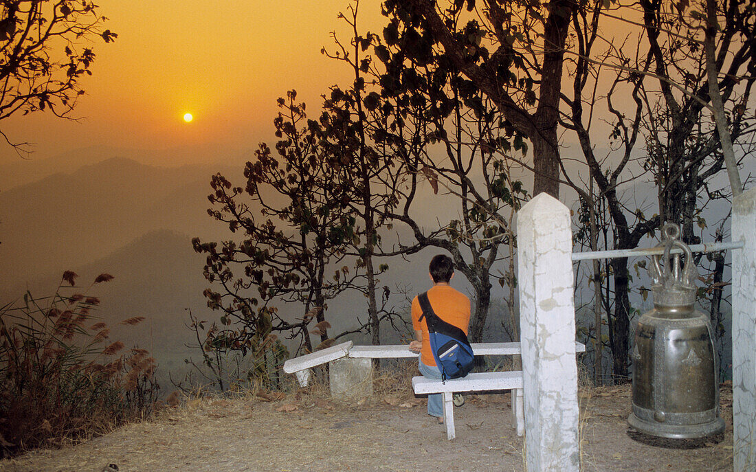 Sonnenuntergang am Wat Phra That Doi Kong Moo Tempel bei Mae Hong Son, Nord Thailand, Thailand