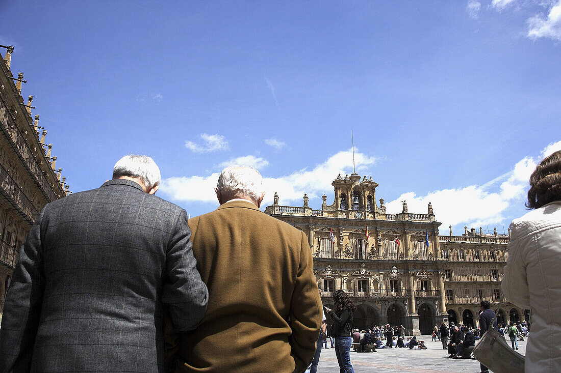 Old friends in Plaza Mayor in Salamanca. Castilla-León, Spain
