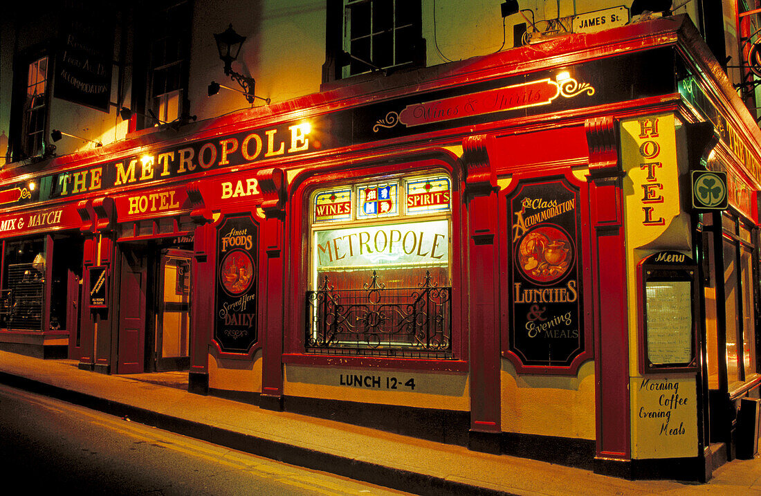 Night pubs. Kilkenny, Co. Kilkenny. Ireland
