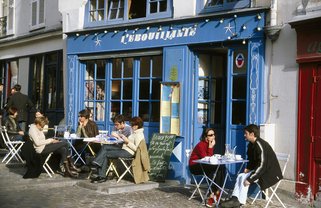 Outdoor café. Paris, France