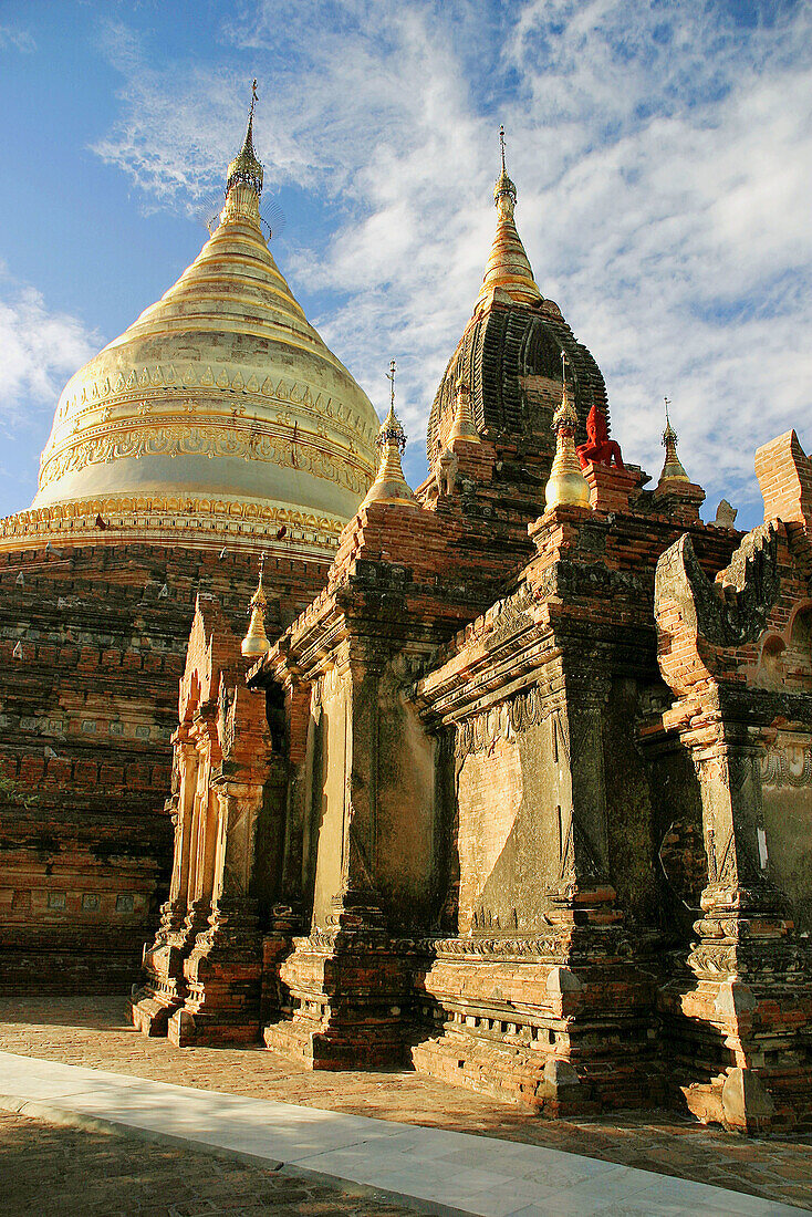 Dhamayazaka Zedi Stupa (1174-1211), Bagan archaeological zone. Myanmar