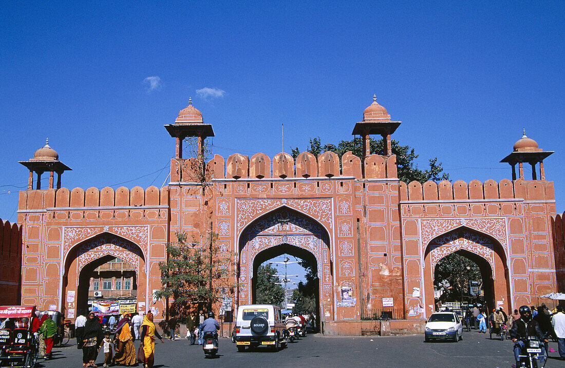 Aimeri gate, walled. Old city (Pink City). Jaipur. Rajasthan. India