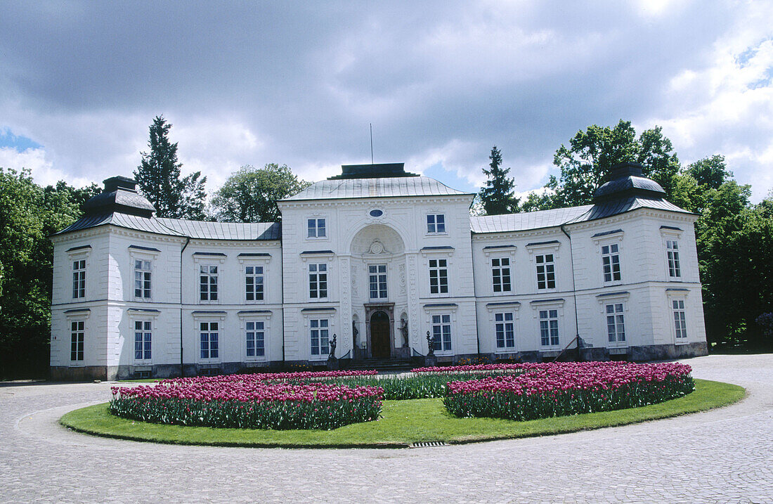 Myslewice Palace. Lazienki (Lazienkiowski) park. Warsaw. Poland