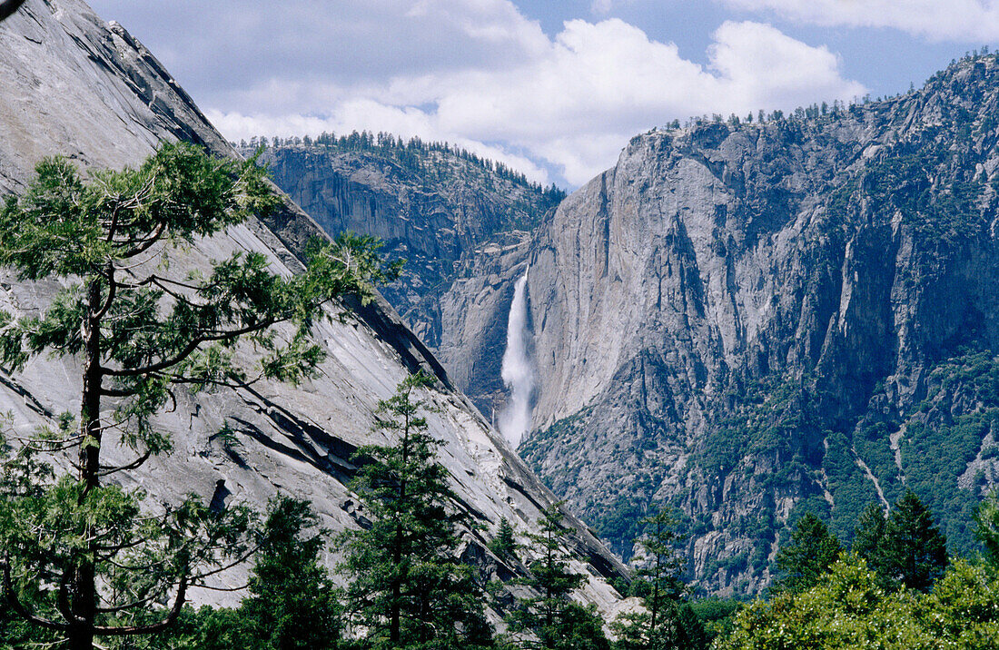 Yosemite Falls, Yosemite National Park. California, USA