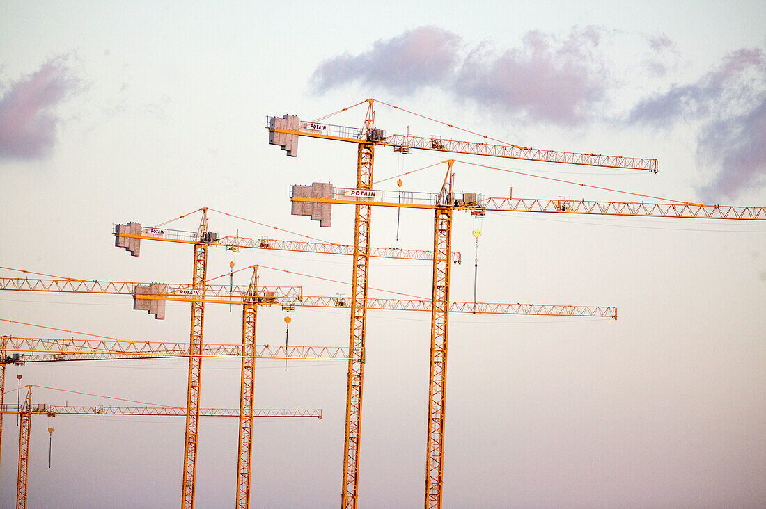 Color, Colour, Construction, Construction site, Construction sites, Crane, Cranes, Daytime, Engineering, Exterior, Height, Industrial, Industry, Outdoor, Outdoors, Outside, Skies, Sky, Tall, Urban, Work, Working, M37-628752, agefotostock