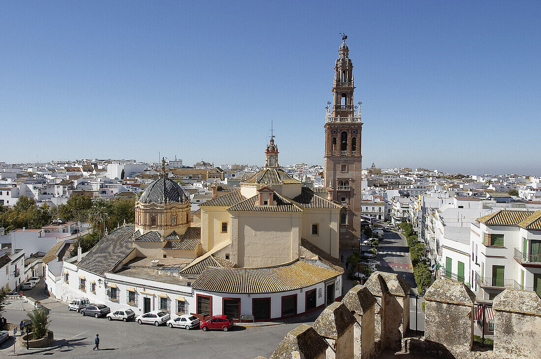 St. Peters church (15th century) from the Alcázar de la Puerta de Sevilla, Carmona. Sevilla province, Andalusia, Spain