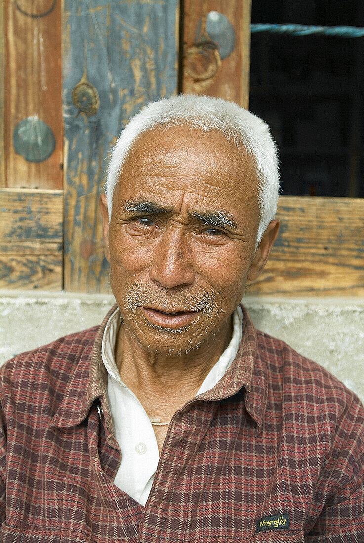 Adult, Adults, Asia, Asian, Asians, Bhutan, Color, Colour, Daytime, Ethnic, Ethnicity, Exterior, Facial expression, Facial expressions, Human, Looking at camera, Male, Man, Men, Men only, Mood, Old, One, One person, Outdoor, Outdoors, Outside, People, Per