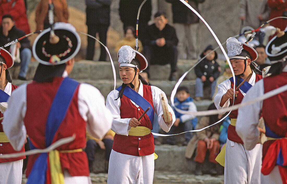 Traditional Korean guard. Seoul, South Korea