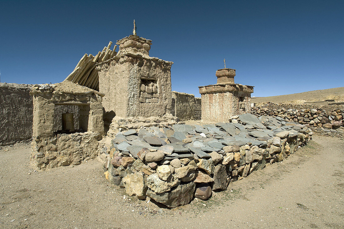 a mani wall and a chorten in the village of chiu. Shigatse prefecture. Tibet. China.