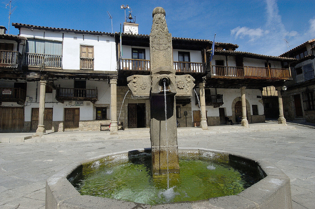 Fountain in square, Valverde de la Vera. Cáceres province, Extremadura, Spain