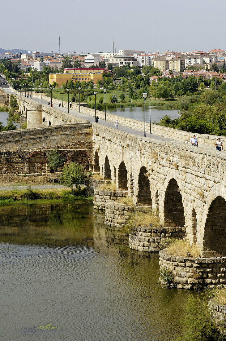 Roman bridge over Guadiana River, Mérida. Badajoz province, Extremadura, Spain