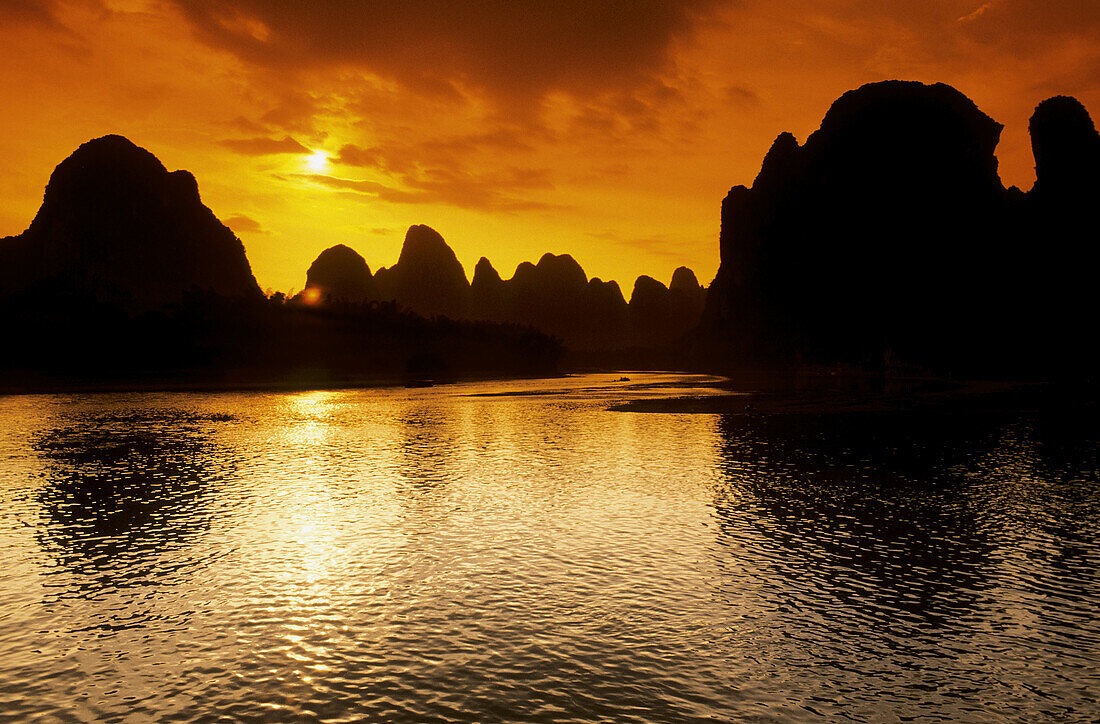 Sunset. Landscape. Lijiang river. China.