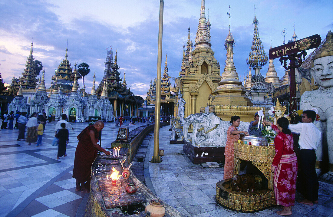 Shwedagon Pagoda. Yangon. Myanmar