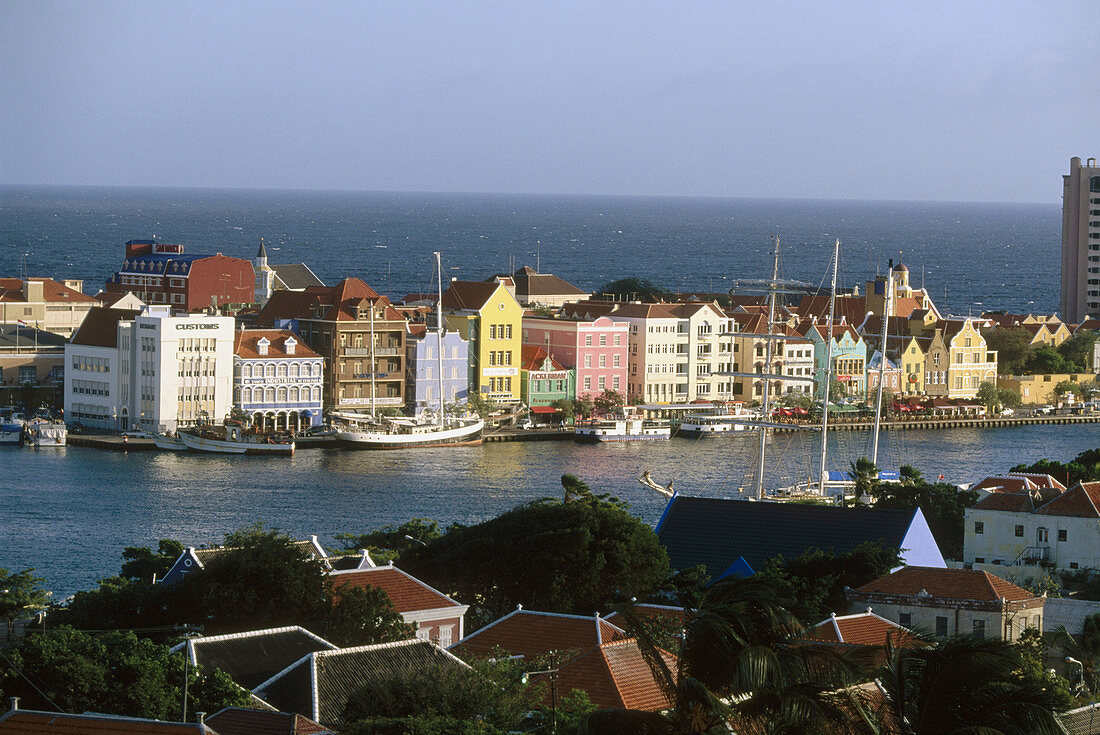 Handelskade (Trade-Kay) on the Punda side of Willemstad with the row of colorful Dutch buildings. Curaçao, Netherlands Antilles