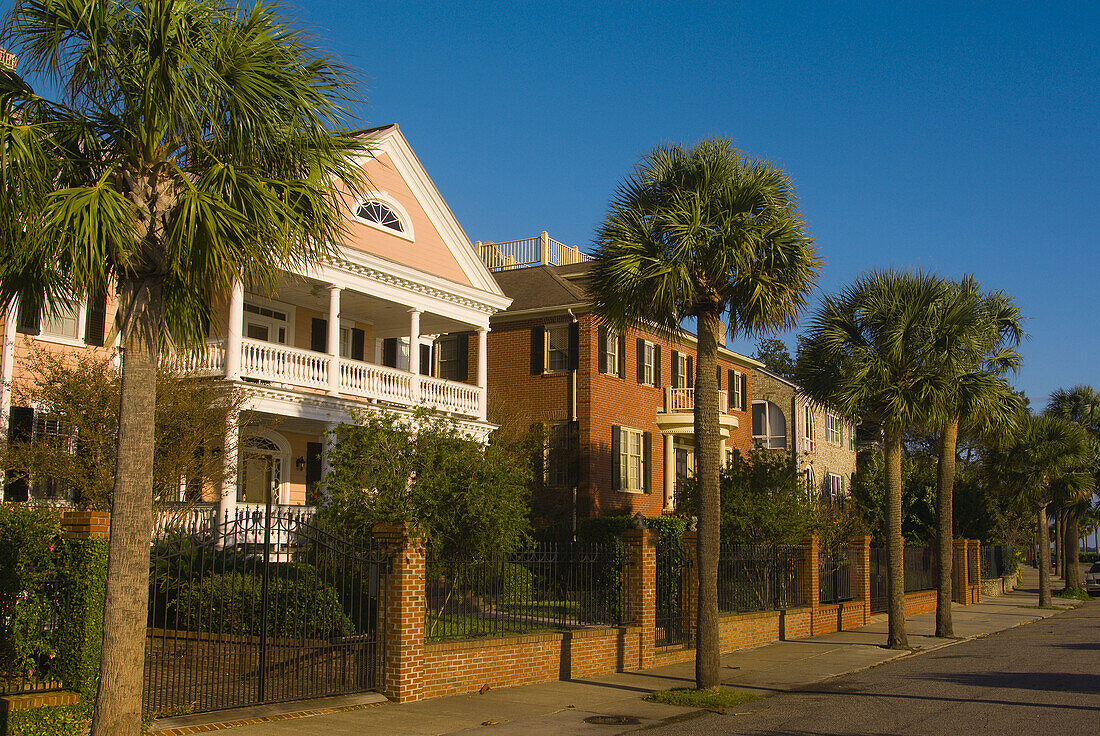 Street scene on Murry Boulevard (The Battery) in the historic district of Charleston, South Carolina