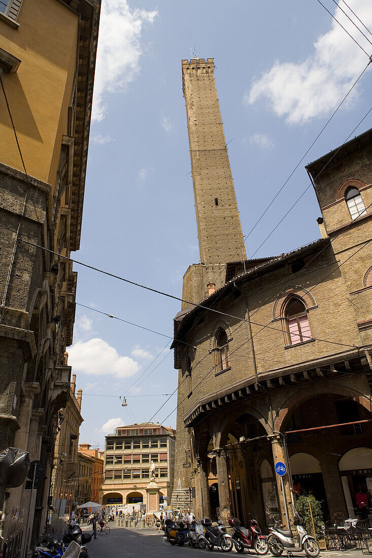 Asinelli Tower, Bologna. Emilia-Romagna, Italy