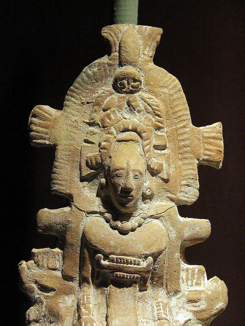 Figurine (late classic period, 550 - 900 A.D.), Maya sculpture in museum. Mérida, Yucatán. Mexico